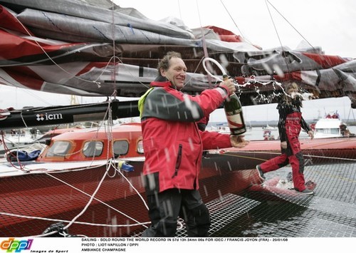 Joyon with champagne, Photo by Liot-Vapillon/DPPI © SW